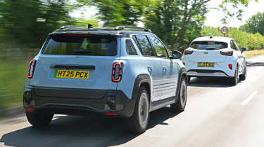 Renault 4 vs Ford Puma Gen-E - rear tracking